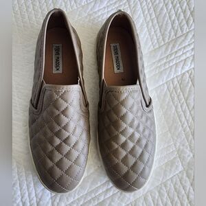 Steve Madden quilted tan slip on shoes